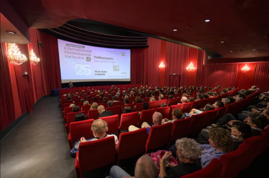 Vollbesetzter Kinosaal während der Award-Gala der Independent Days 2026.